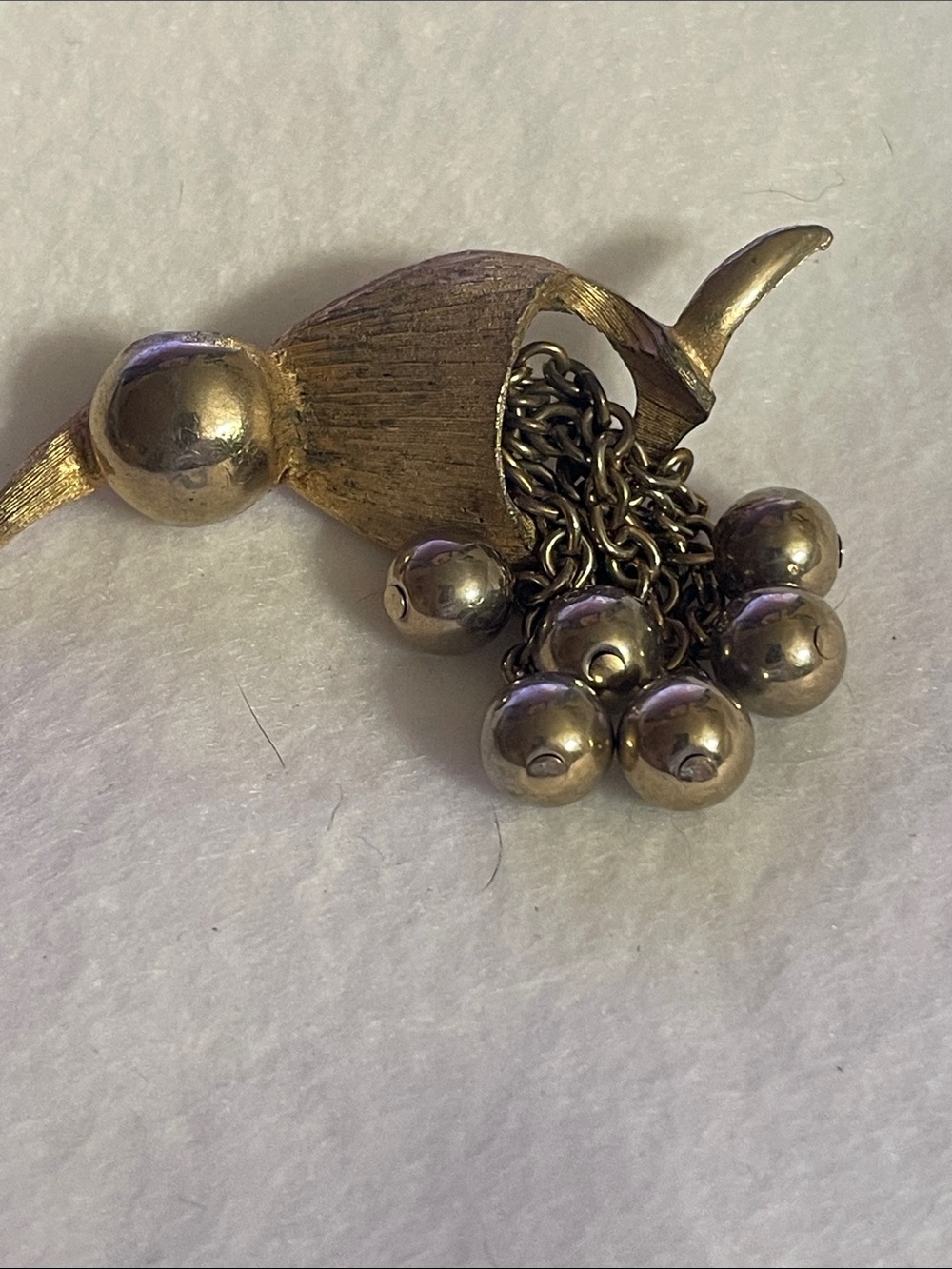 Gold-Tone VTG bird shaped CORNUCOPIA brooch